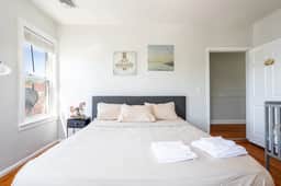 Spacious 2BR-1BA-4 Beds | NYC | MetLife | Parking