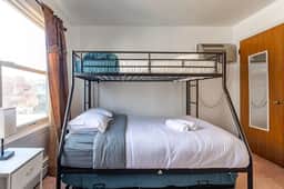 Sunset Suite 3BR-2BA-7 Beds | MetLife-NYC-Parking