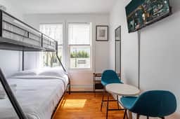 Ultra Modern 4BR-2BA-9 Beds | MetLife-NYC-Parking