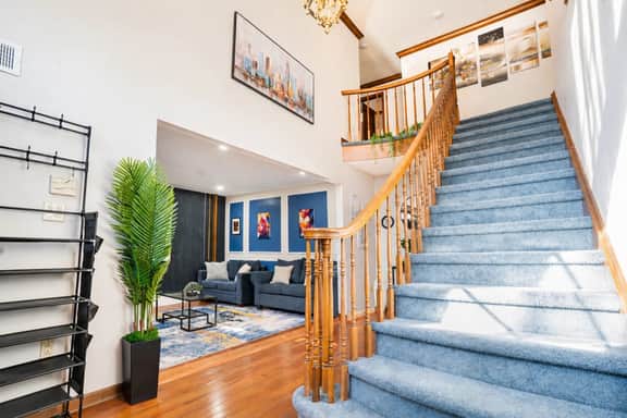 Mega Mansion! 6BR-3.5BA | NYC | EWR | Free Parking - Image 2