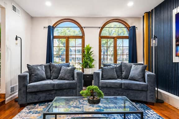 Mega Mansion! 6BR-3.5BA | NYC | MetLife | Parking