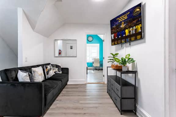 Penthouse 4BR-2BA-9Beds | NYC | EWR | Free Parking - Image 2