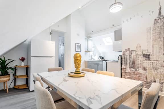 Penthouse 4BR-2BA-9 Beds | NYC | MetLife | Parking