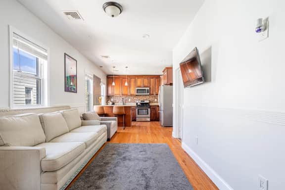 Spacious 2BR-1BA-4 Beds | NYC | EWR | Free Parking - Image 2