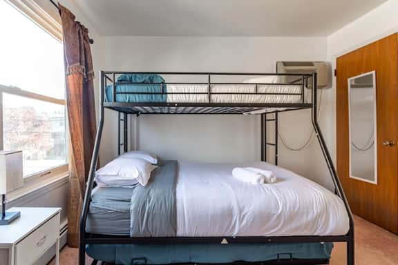 Sunset Suite 3BR-2BA-7 Beds | MetLife-NYC-Parking
