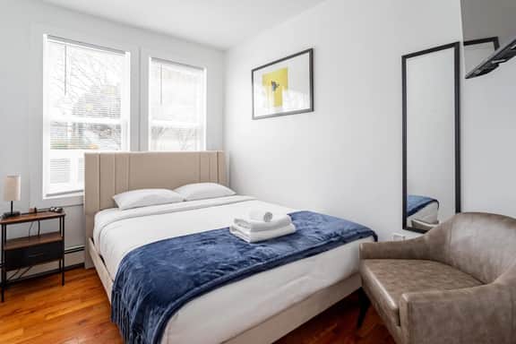 Ultra Modern 4BR-2BA-9 Beds | MetLife-NYC-Parking