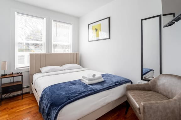 Ultra Modern 4BR-2BA-9Beds | EWR | NYC | Parking - Image 1